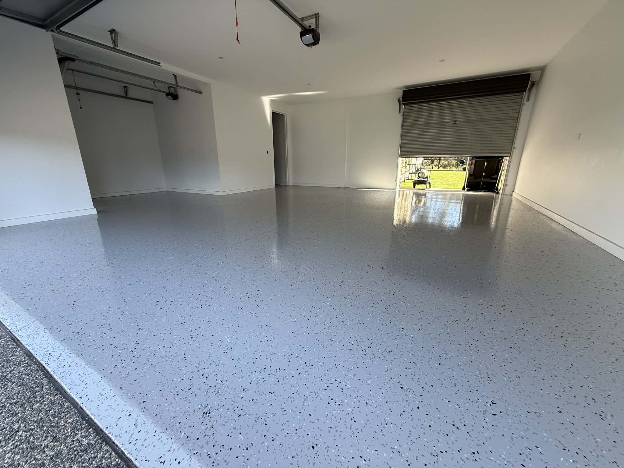 Flake epoxy garage flooring